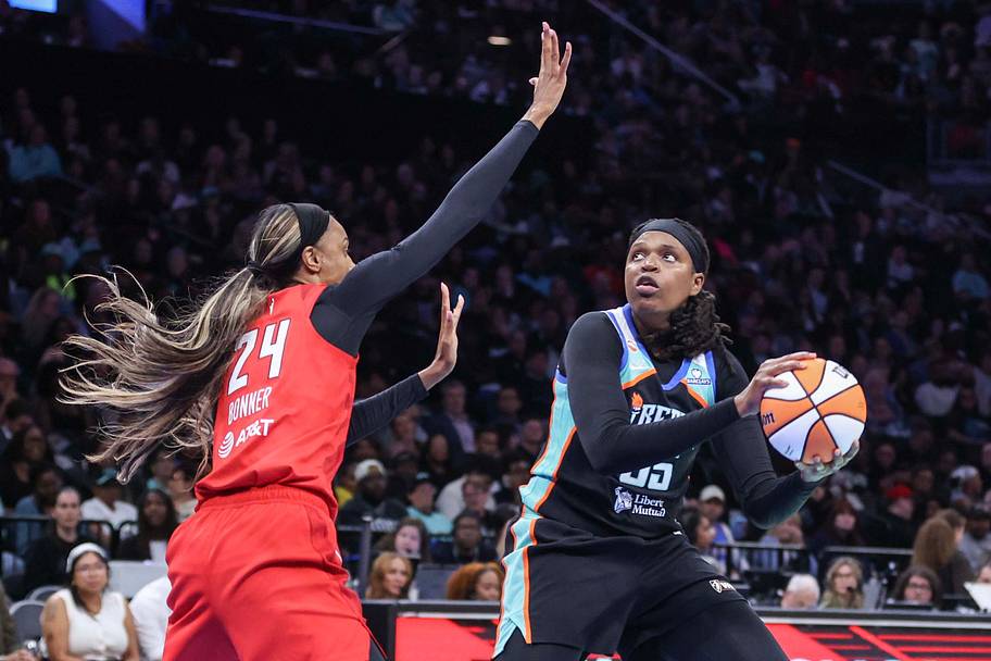 Jonquel Jones vs DeWanna Bonner 