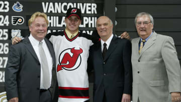 Parise stands with Devils reps
