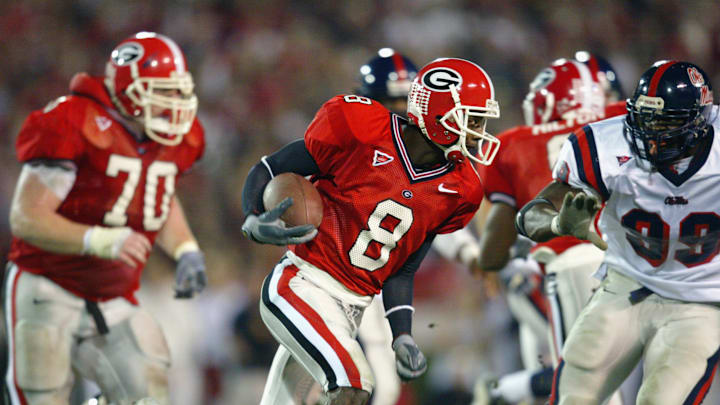 Terrence Edwards carries the ball 