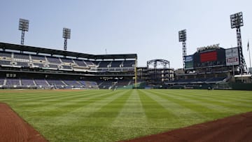 Dodgers v Pirates