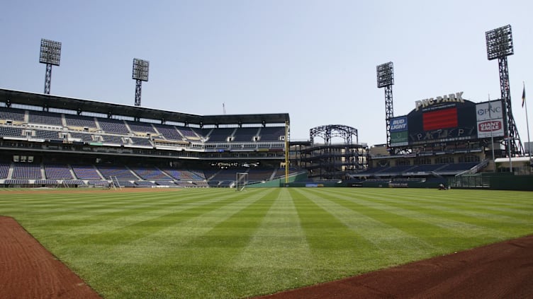 Dodgers v Pirates