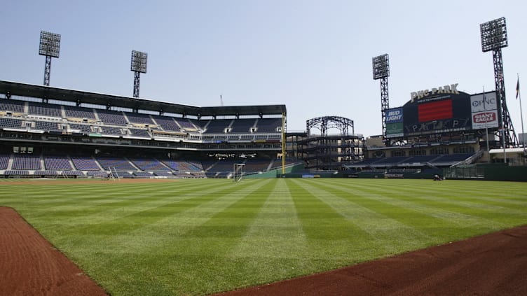 Dodgers v Pirates