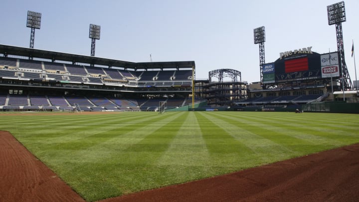 Dodgers v Pirates