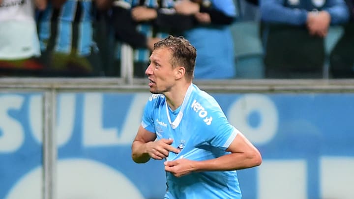 Grêmio atualiza situação clínica de Lucas Leiva em nota oficial; confira