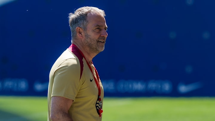 Hansi Flick, la tête pensante du Barça. Hansi Flick, la tête pensante du Barça.