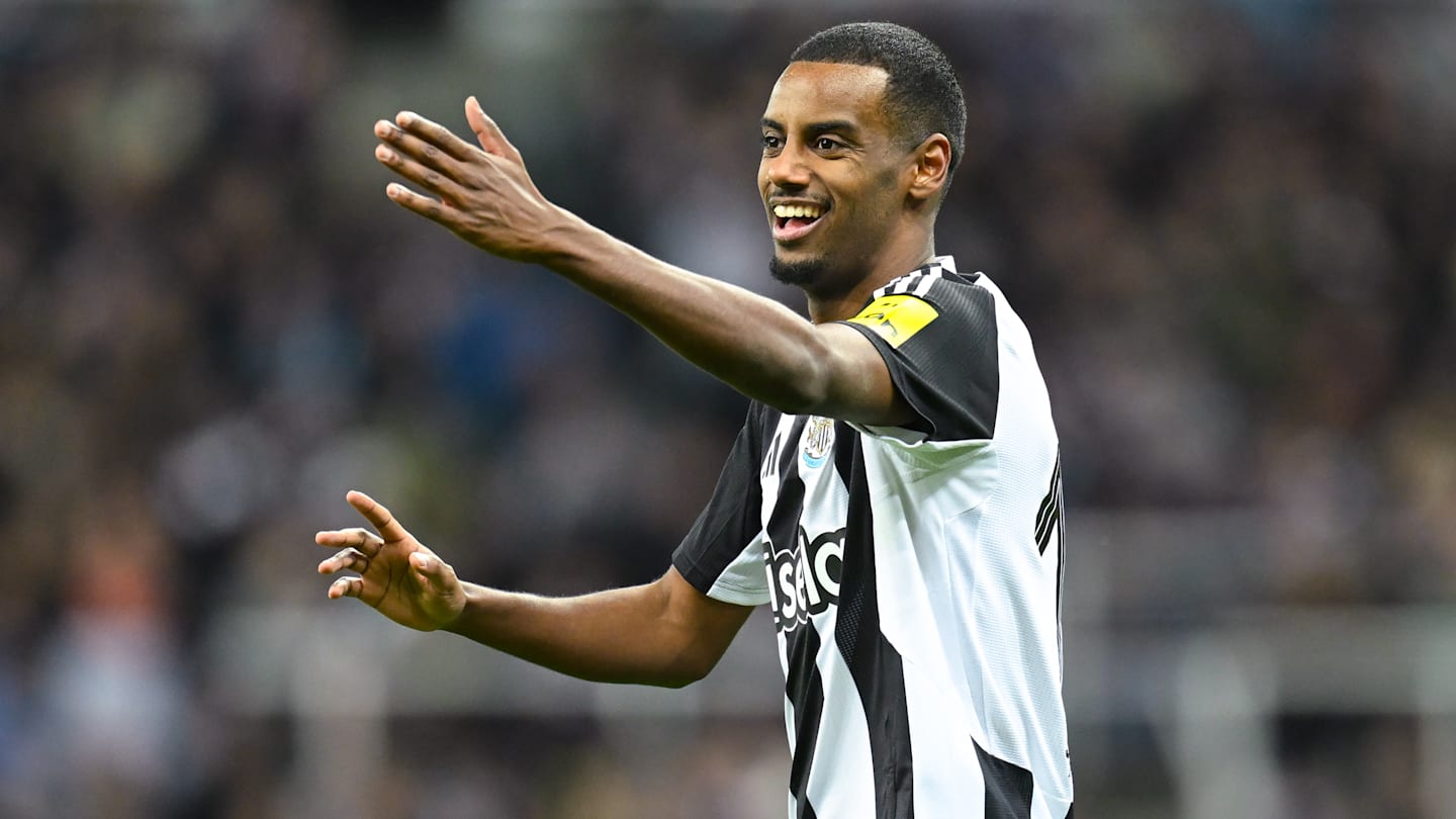 Newcastle set record-breaking price tag for Alexander Isak