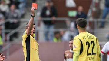 Gelb-Rot für Pauli-Keeper Nikola Vasilj hätte es nicht gebraucht