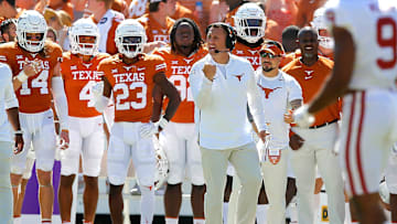 Steve Sarkisian pulled off a top-10 recruiting class for 2022 despite going 5-7 in his first season as Longhorns coach.

jump2