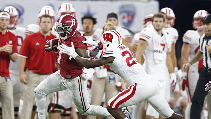 Sep 5, 2015; Arlington, TX, USA; Alabama Crimson Tide running back Kenyan Drake (17) runs with the ball against Wisconsin Badgers cornerback Derrick Tindall (25) at AT&T Stadium. Mandatory Credit: Matthew Emmons-Imagn Images