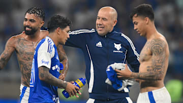 Raposa joga por qualquer vitória para avançar