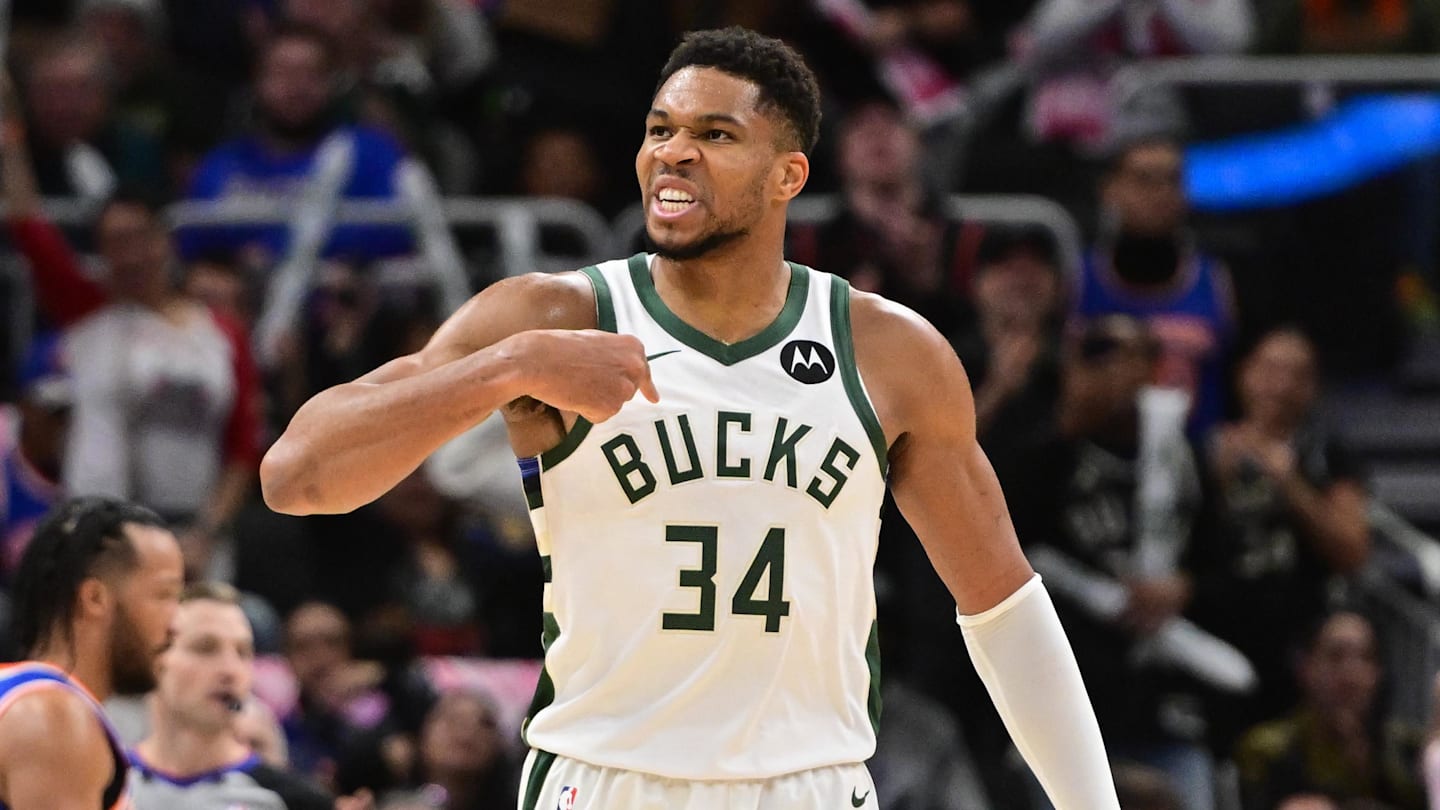 Giannis Antetokounmpo Building an Early MVP Case With Another Dominant Game