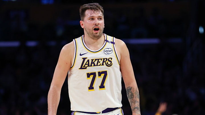 Phoenix Suns v Los Angeles Lakers