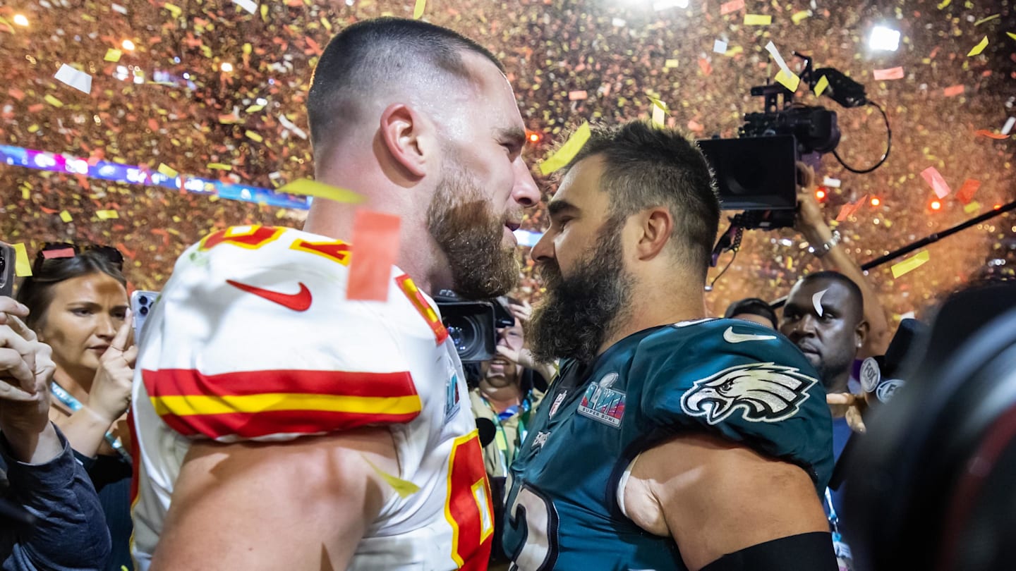 傑森·凱爾斯（Jason Kelce）向安迪·里德（Andy Reid）懇求教練
