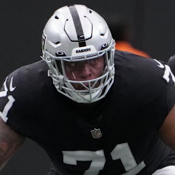 Las Vegas Raiders offensive tackle Justin Herron (71).