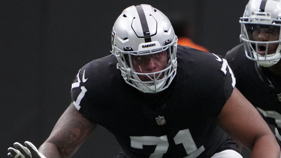 Las Vegas Raiders offensive tackle Justin Herron (71). | Kirby Lee-Imagn Images