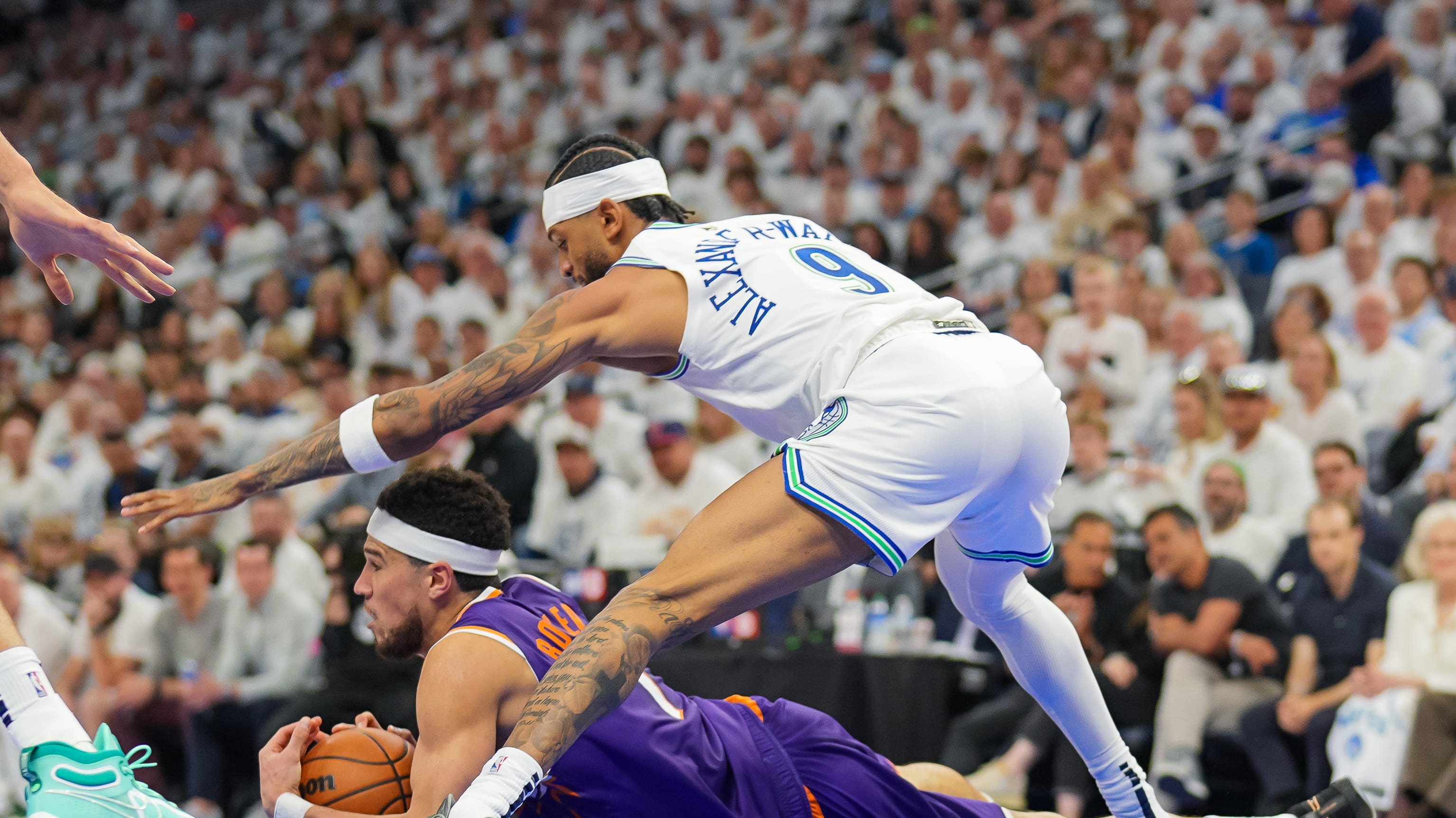 Timberwolves Strong Defense Shuts Down Suns in Series; Lead 2-0 in Playoffs