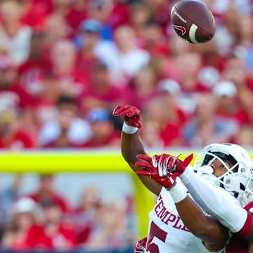 Oklahoma Sooners defensive back Kendel Dolby (15)