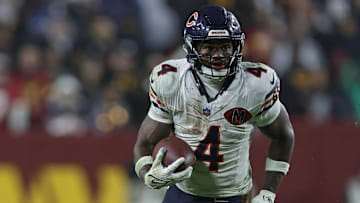  Chicago Bears running back D'Andre Swift (4) runs with the ball against the Washington Commanders during the fourth quarter at Northwest Stadium.