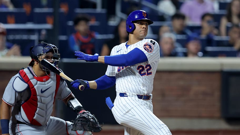 New York Mets right fielder Juan Soto swings