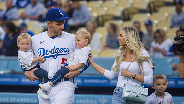 Chelsea Freeman rocks custom Dodgers Japan jersey with