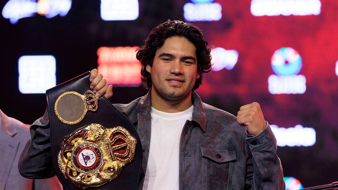 WBO and WBA cruiserweight champion Gilberto Ramirez will fight pound-for-pound star David Benavidez at T-Mobile Arena.