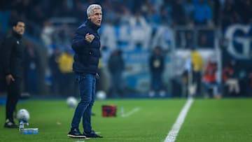 Luis Castro enfrenta turbulência no comando do Grêmio