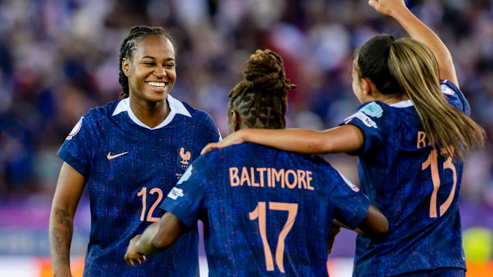 Marie Antoinette Katoto, Sandy Baltimore, Selma Bacha lors de France - Angleterre à l'Euro. Marie Antoinette Katoto, Sandy Baltimore, Selma Bacha lors de France - Angleterre à l'Euro.
