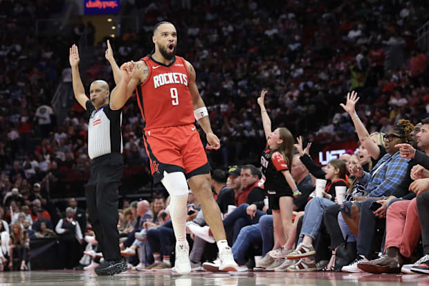 Brooks reacts after scoring a basket against the New Orleans Pelicans.