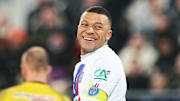 Après le match remporté par le PSG, les joueurs parisiens ont régalé les joueurs de Pays de Cassel