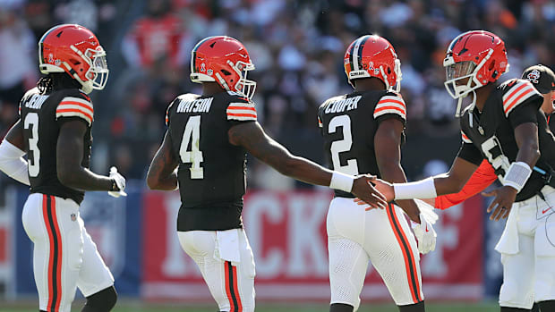 Cleveland Browns backup QB Jameis Winston, right, welcomes QB Deshaun Watson and wide receivers Jerry Jeudy and Amari Cooper