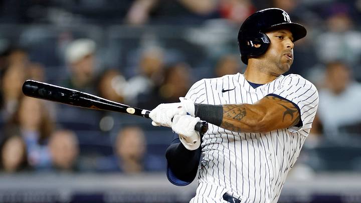 Aaron Hicks fue puesto en asignación por los Yankees 