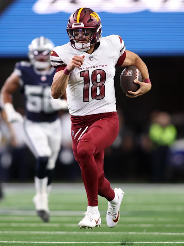 Washington Commanders quarterback Marcus Mariota (18).