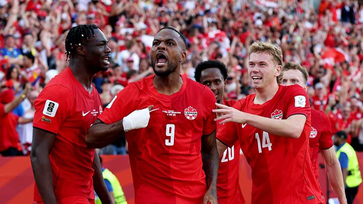 Cyle Larin feiert seinen Ausgleichstreffer gegen Bosnien Cyle Larin feiert seinen Ausgleichstreffer gegen Bosnien