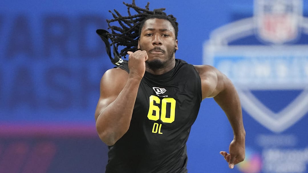 Feb 26, 2026; Indianapolis, IN, USA; Oklahoma defensive lineman R Mason Thomas (DL60) runs the 40-yard dash during the NFL Scouting Combine  at Lucas Oil Stadium. Mandatory Credit: Kirby Lee-Imagn Images