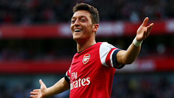 Mezut Özil a pris sa retraite.