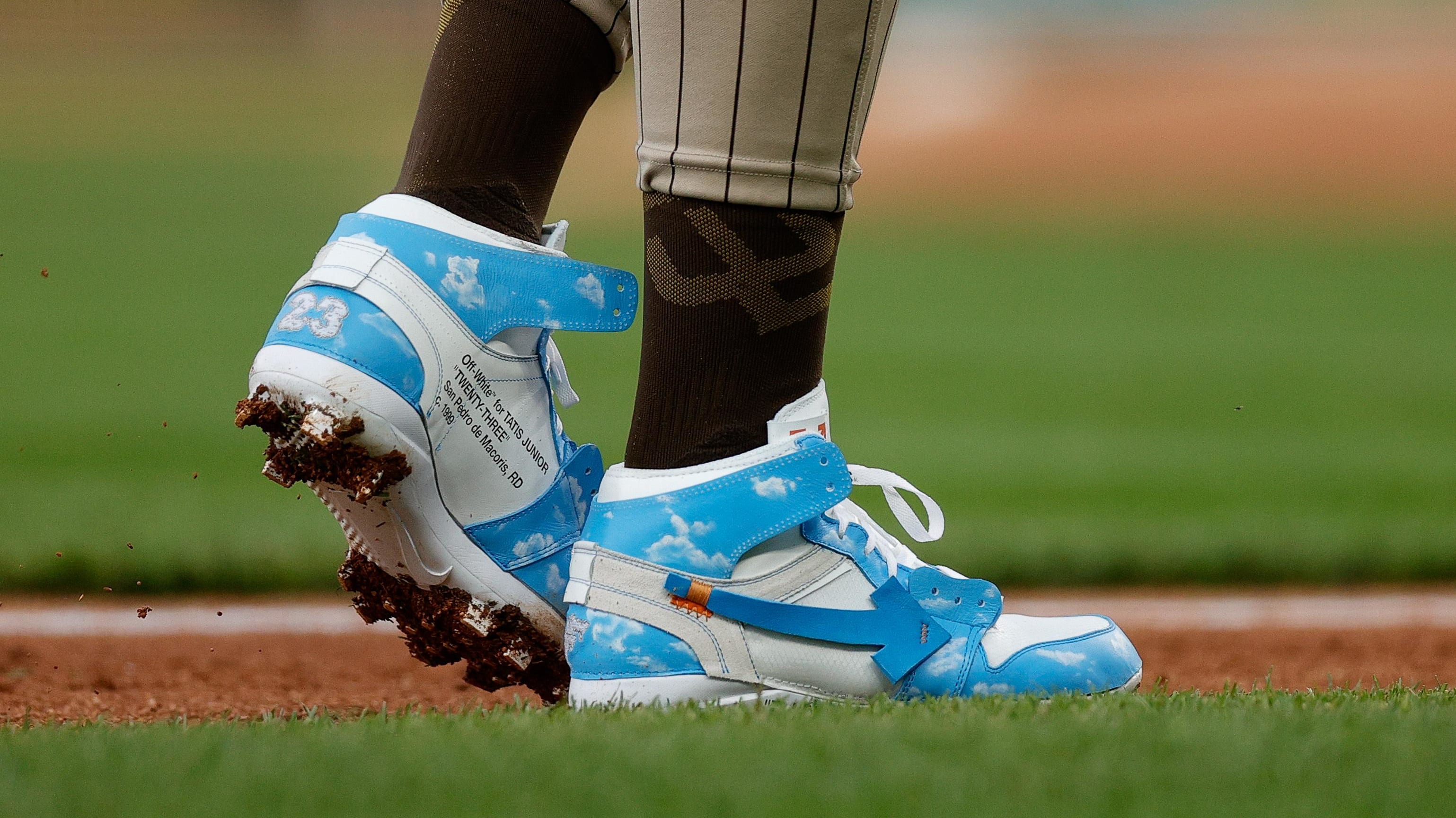 San Diego Padres outfielder Fernando Tatís Jr.'s blue and white cleats.