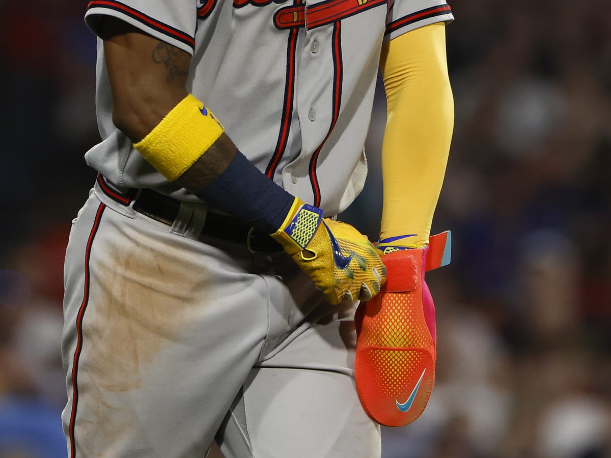 Base runner oven mitt 2025
