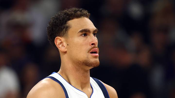 Dallas Mavericks forward Dwight Powell (7)