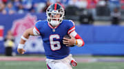 Nov 2, 2025; East Rutherford, New Jersey, USA; New York Giants quarterback Jaxson Dart (6) carries the ball against the San Francisco 49ers during the second half at MetLife Stadium.