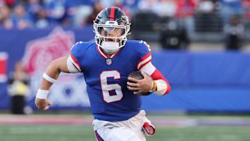 Nov 2, 2025; East Rutherford, New Jersey, USA; New York Giants quarterback Jaxson Dart (6) carries the ball against the San Francisco 49ers during the second half at MetLife Stadium.