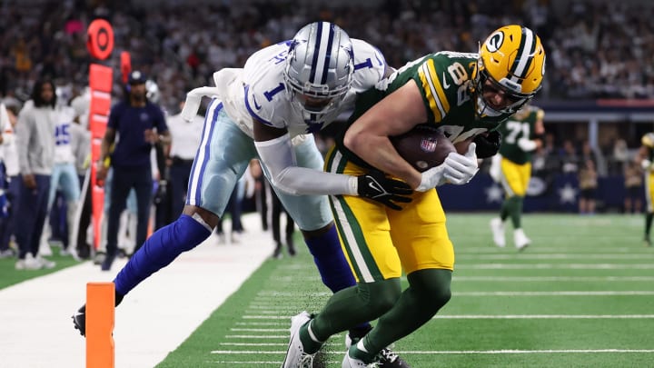 Green Bay Packers tight end Luke Musgrave (88) catches a touchdown against Dallas Cowboys safety Jayron Kearse during their playoff game.