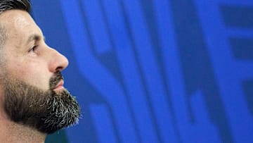 Schalke-Coach Miron Muslic darf sich offenbar auf ein überaus attraktives Heimtrikot für die kommende Saison freuen Schalke-Coach Miron Muslic darf sich offenbar auf ein überaus attraktives Heimtrikot für die kommende Saison freuen