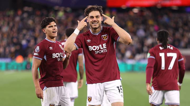 Konstantinos Mavropanos könnte bald wieder in der Bundesliga kicken Konstantinos Mavropanos könnte bald wieder in der Bundesliga kicken
