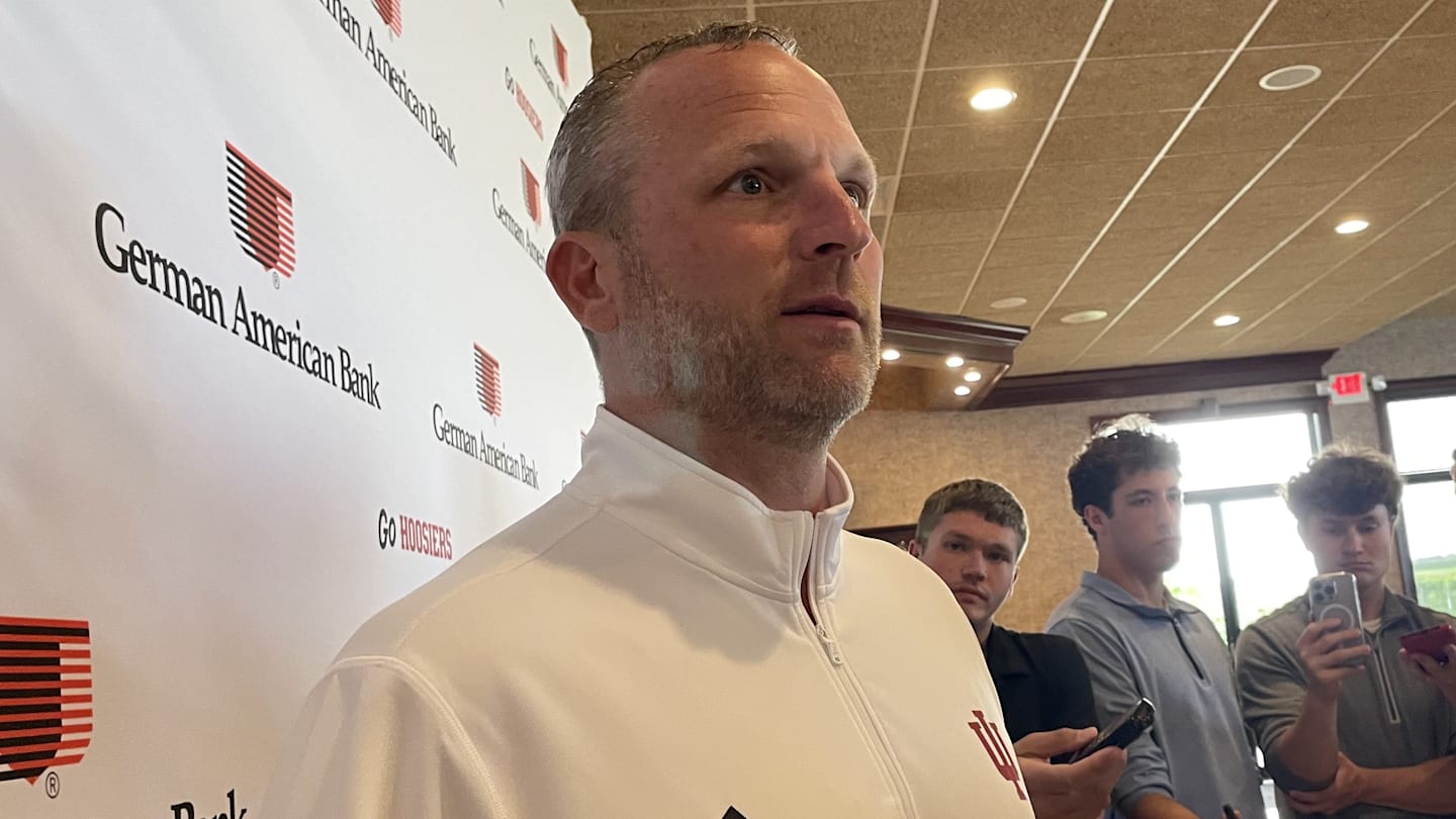 Indiana Basketball Coach DeVries Updates Roster, Injury Status