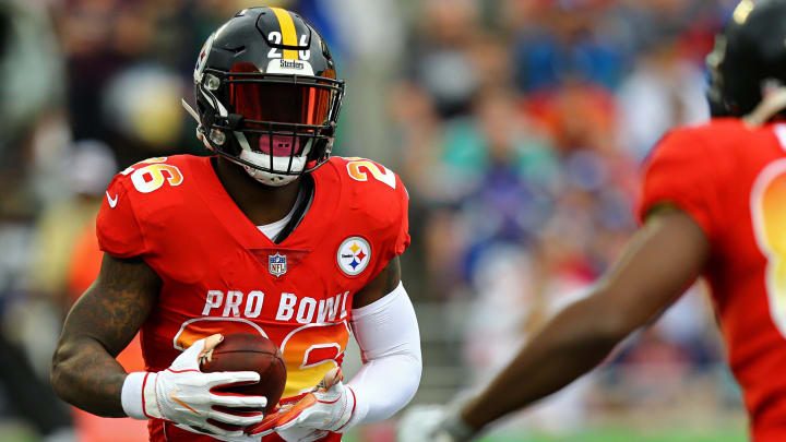 Jan 28, 2018; Orlando, FL, USA; Pittsburgh Steelers running back Le'Veon Bell (26) against the NFC in the 2018 NFL Pro Bowl at Camping World Stadium. Mandatory Credit: Aaron Doster-USA TODAY Sports