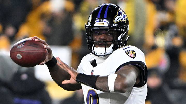 Baltimore Ravens quarterback Lamar Jackson (8)