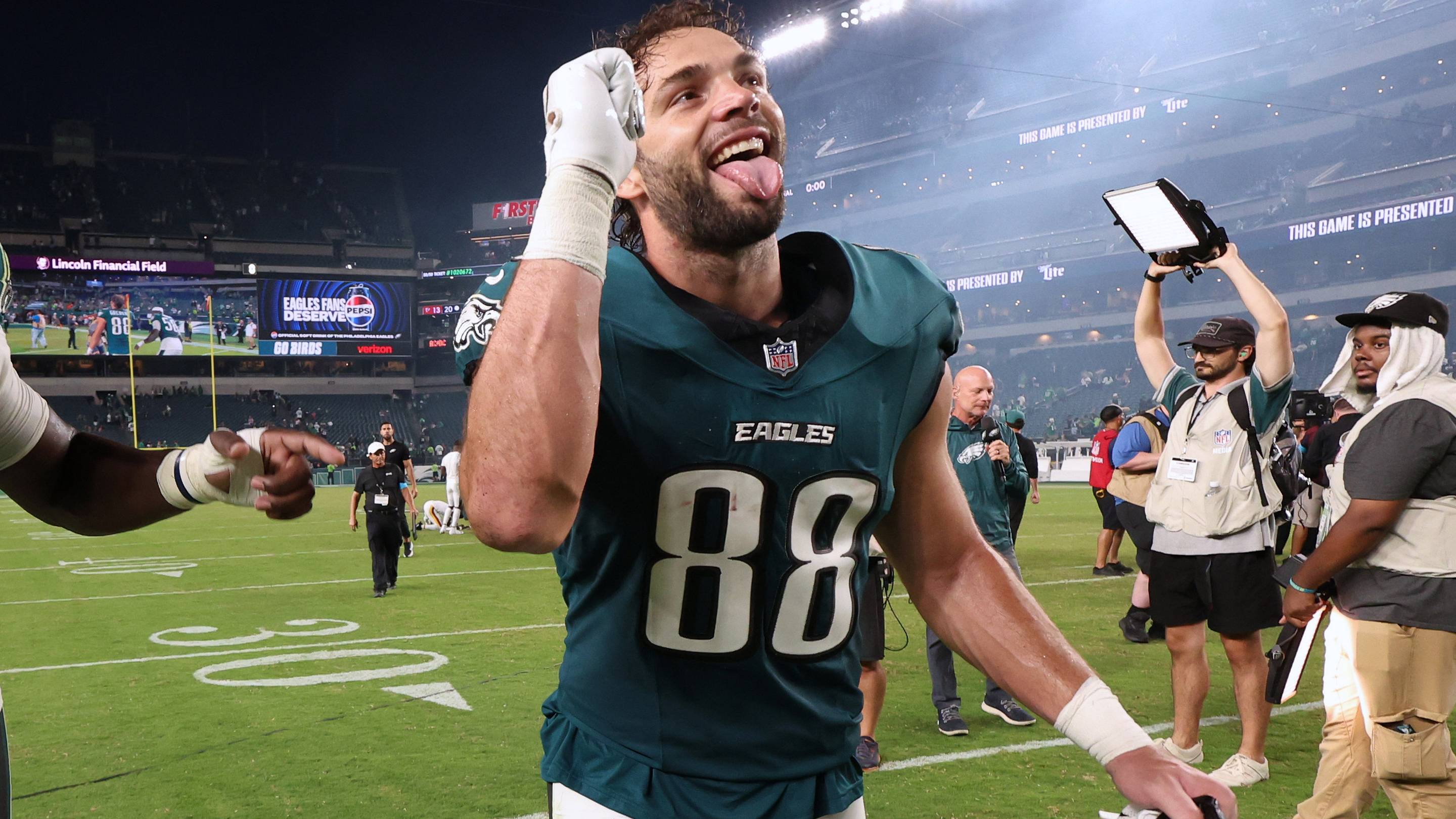 Seahawks Urged to Target Eagles Tight End Ahead of Trade Deadline