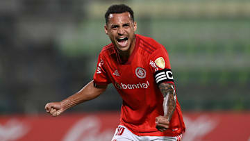 Com gol e assistência, Alan Patrick guiou o Inter para a vitória na Venezuela.