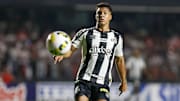 Artilheiro do Santos na temporada com 16 gols, atacante Marcos Leonardo está fora
