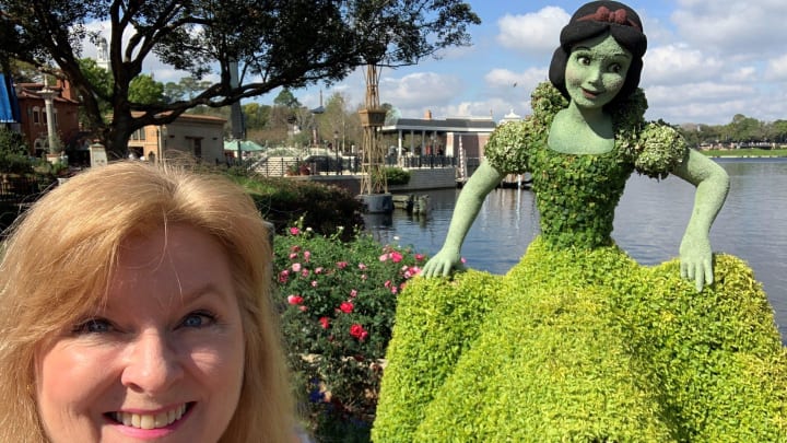 Can't find your favorite Disney character in real life? Take a selfie with Snow White, the topiary